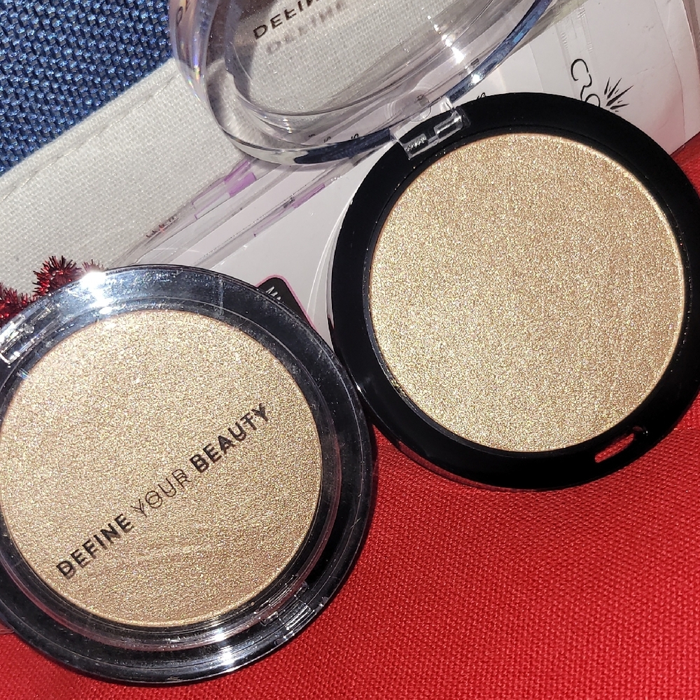 Lit Highlighting Powder